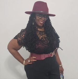 Meet your Posher, Angela